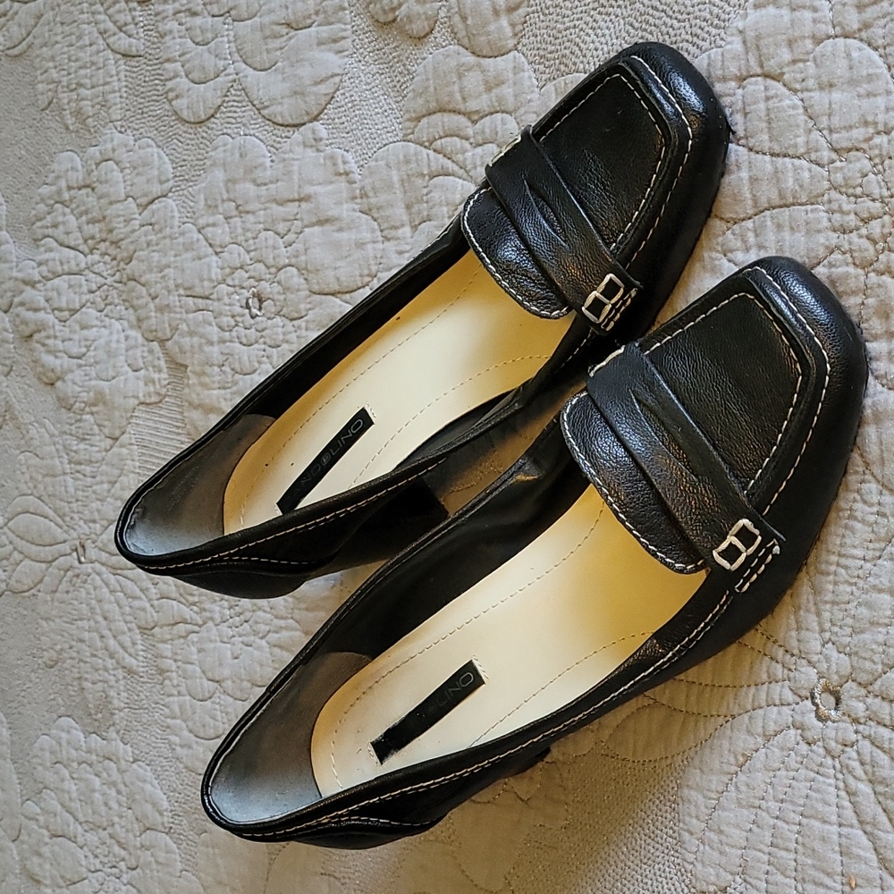 Bandolino size 11 black leather pumps.